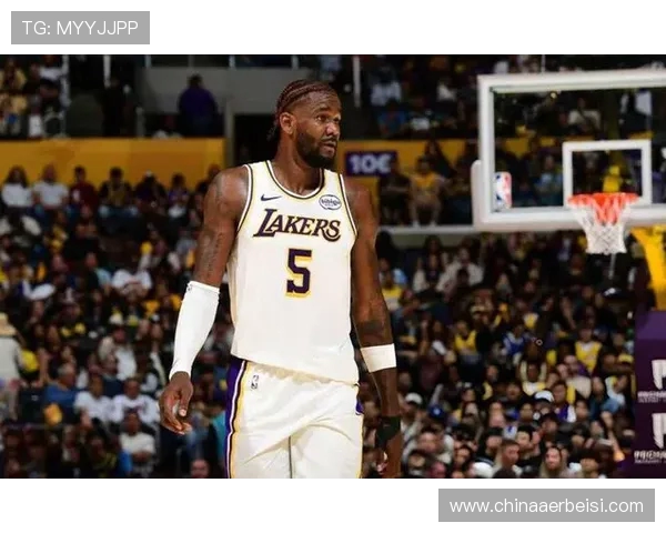 艾顿8中5高效发挥贡献12分9板2助1帽助力球队取胜